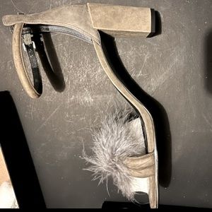 [SOLD] NWOT Kenneth Cole Fur Sandal Heels